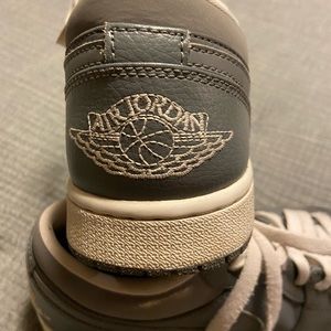 NIKE AIR JORDAN shoes - excellent used condition - size 7.5 Womens